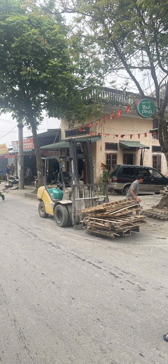 Xã Ngọc Hồi ra quân lập lại trật tự văn minh đô thị- Ảnh 2.