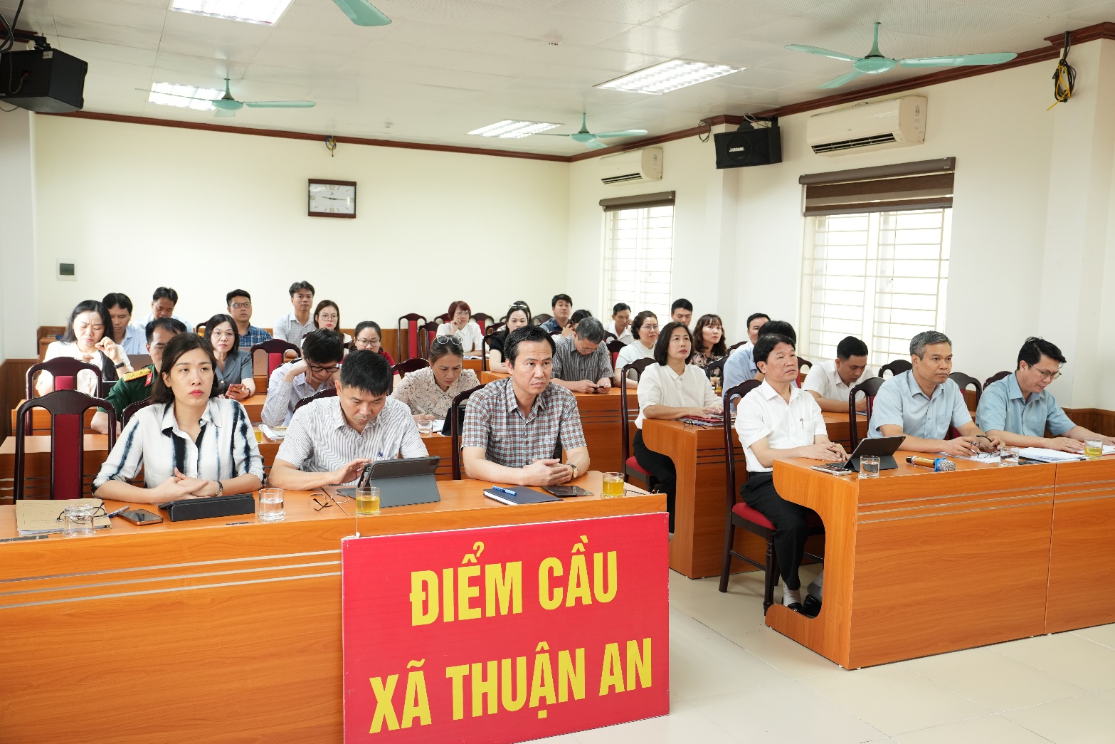A group of people sitting at desks in a classroom  AI-generated content may be incorrect.