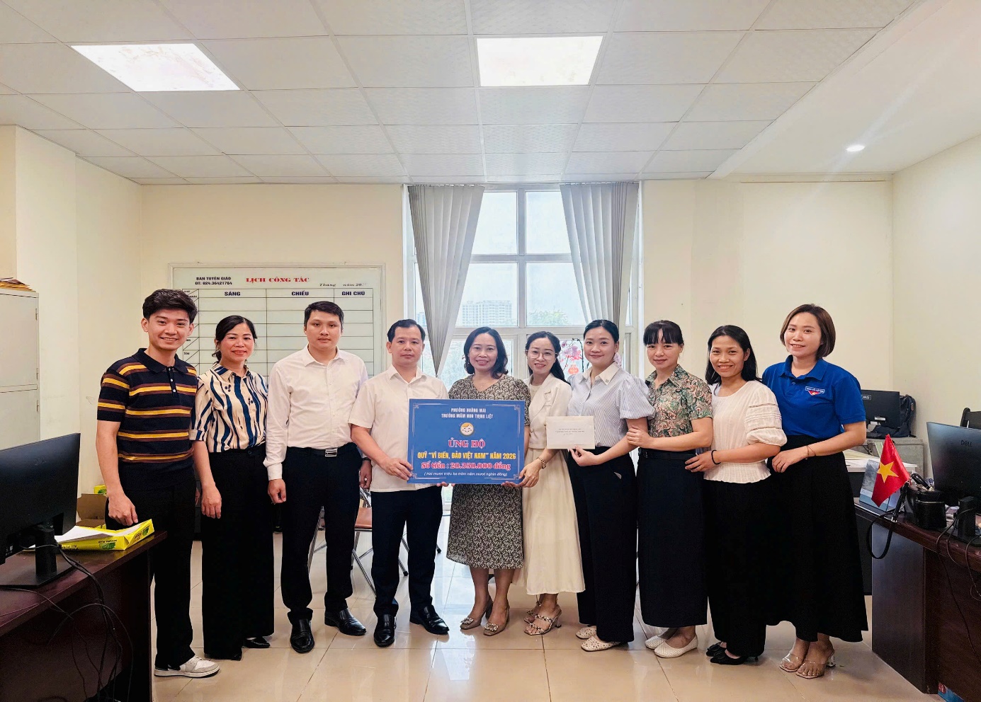 BAN CHẤP HÀNH CÔNG ĐOÀN TRƯỜNG MẦM NON THỊNH LIỆT TÍCH CỰC HỬNG HỨNG CUỘC VẬN ĐỘNG ỦNG HỘ QUỸ "VÌ BIỂN, ĐẢO VIỆT NAM"- Ảnh 1.
