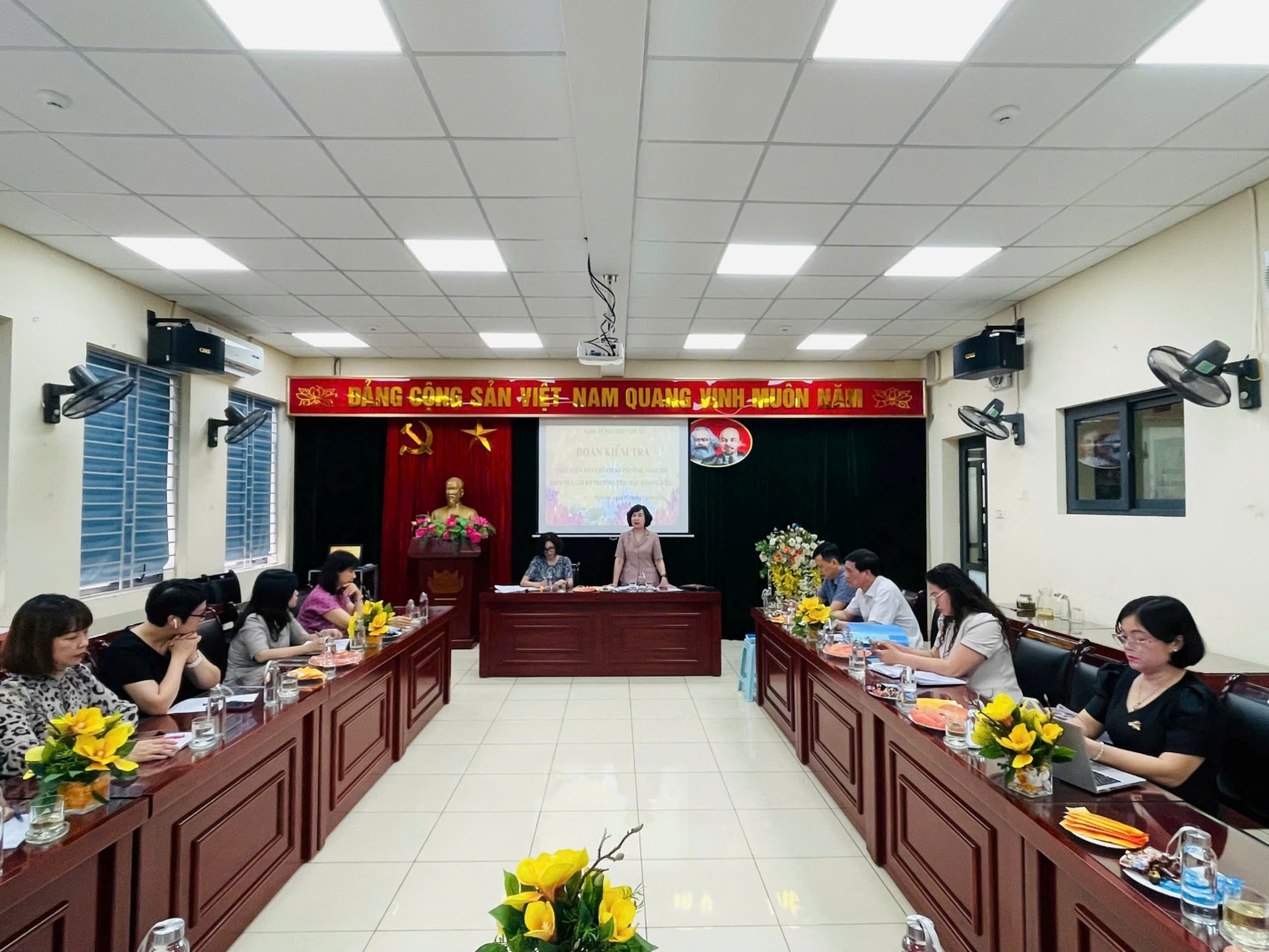 Công tác kiểm tra thực hiện QCDC tại Chi bộ Trường Tiểu học Hoàng Diệu- Ảnh 1.