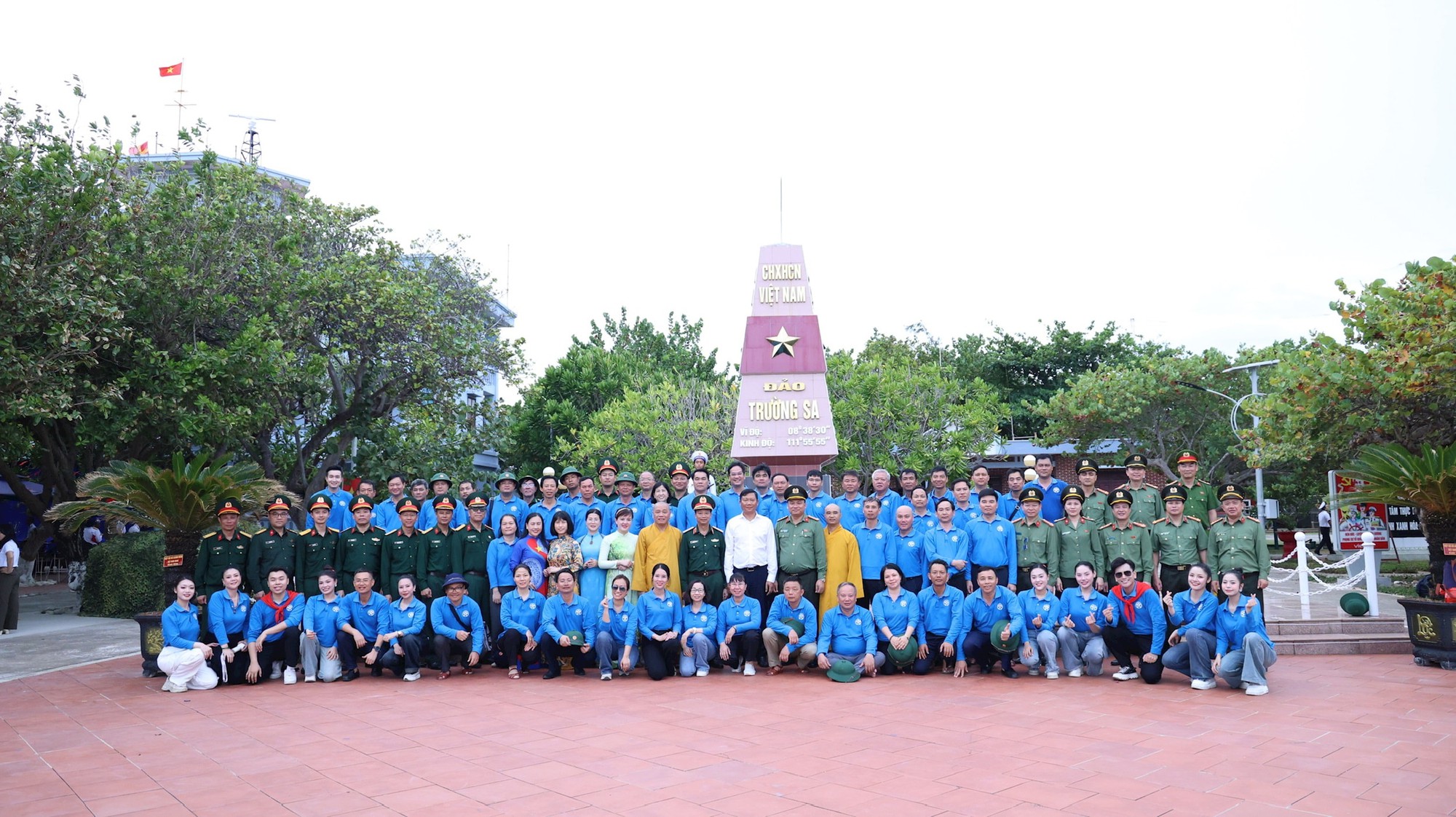 Từ Hà Nội đến Trường Sa - Hành trình của niềm tin và tình yêu Tổ quốc- Ảnh 1.