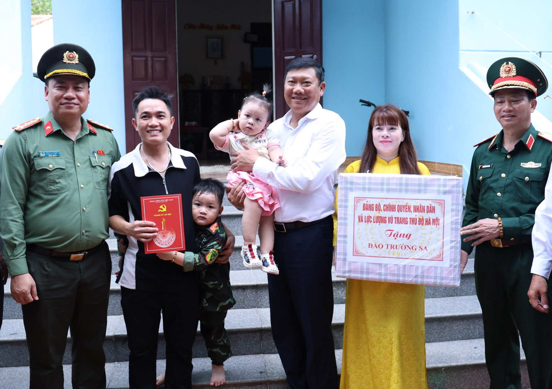 Từ Hà Nội đến Trường Sa - Hành trình của niềm tin và tình yêu Tổ quốc- Ảnh 10.