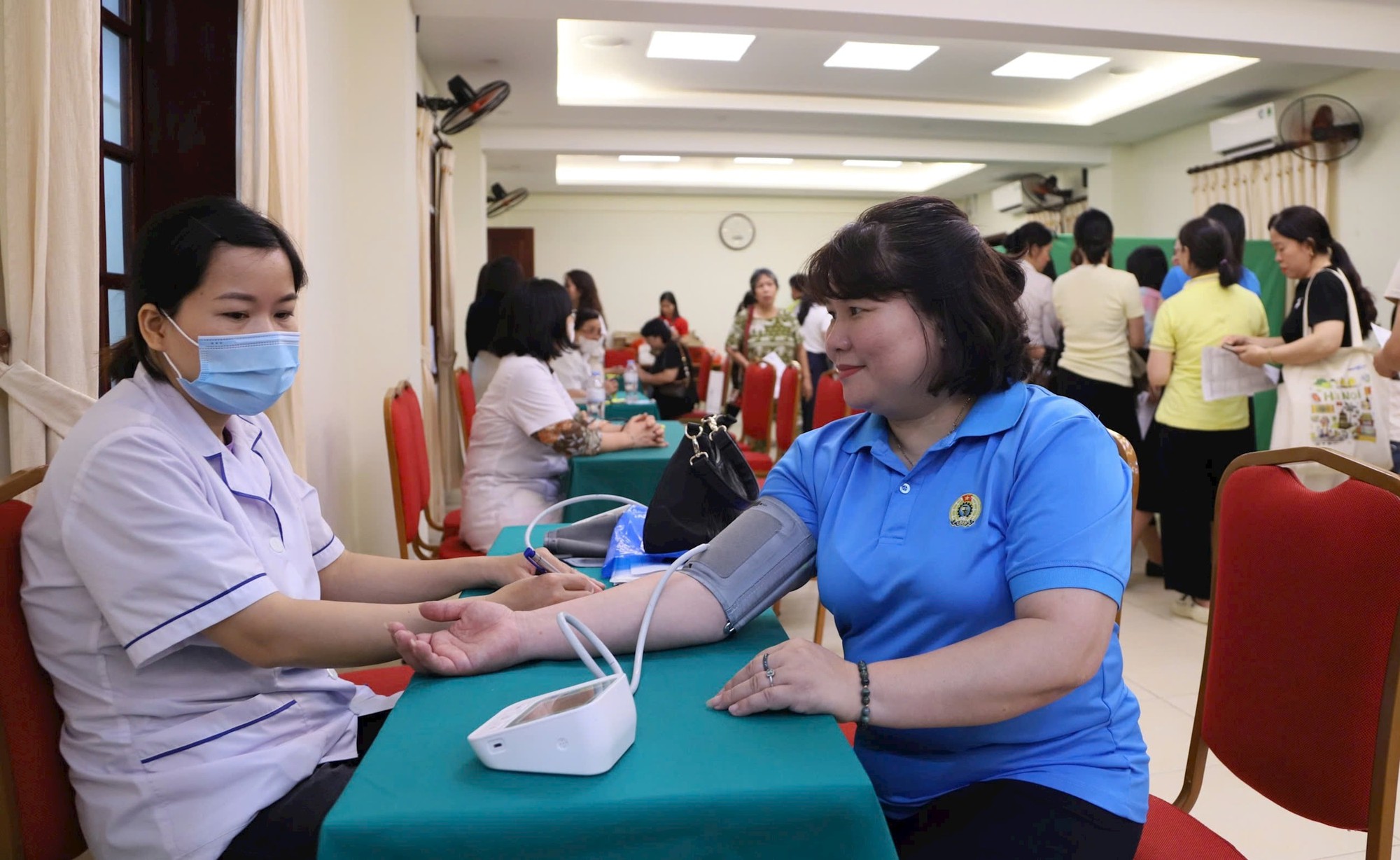 Phường Hoàn Kiếm: 2.000 đoàn viên công đoàn, người lao động được khám sức khỏe miễn phí- Ảnh 1.
