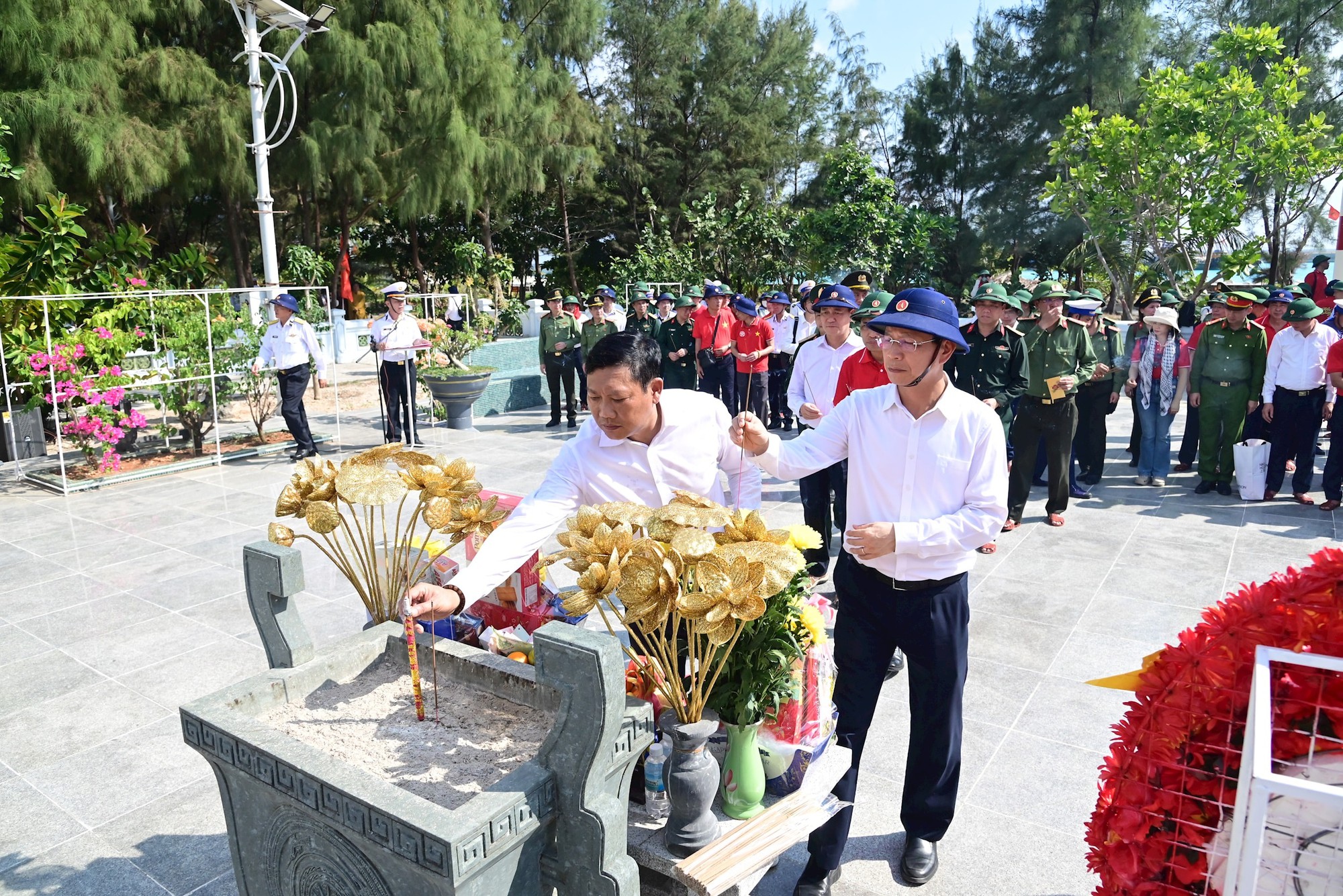 Từ Hà Nội đến Trường Sa - Hành trình của niềm tin và tình yêu Tổ quốc- Ảnh 5.