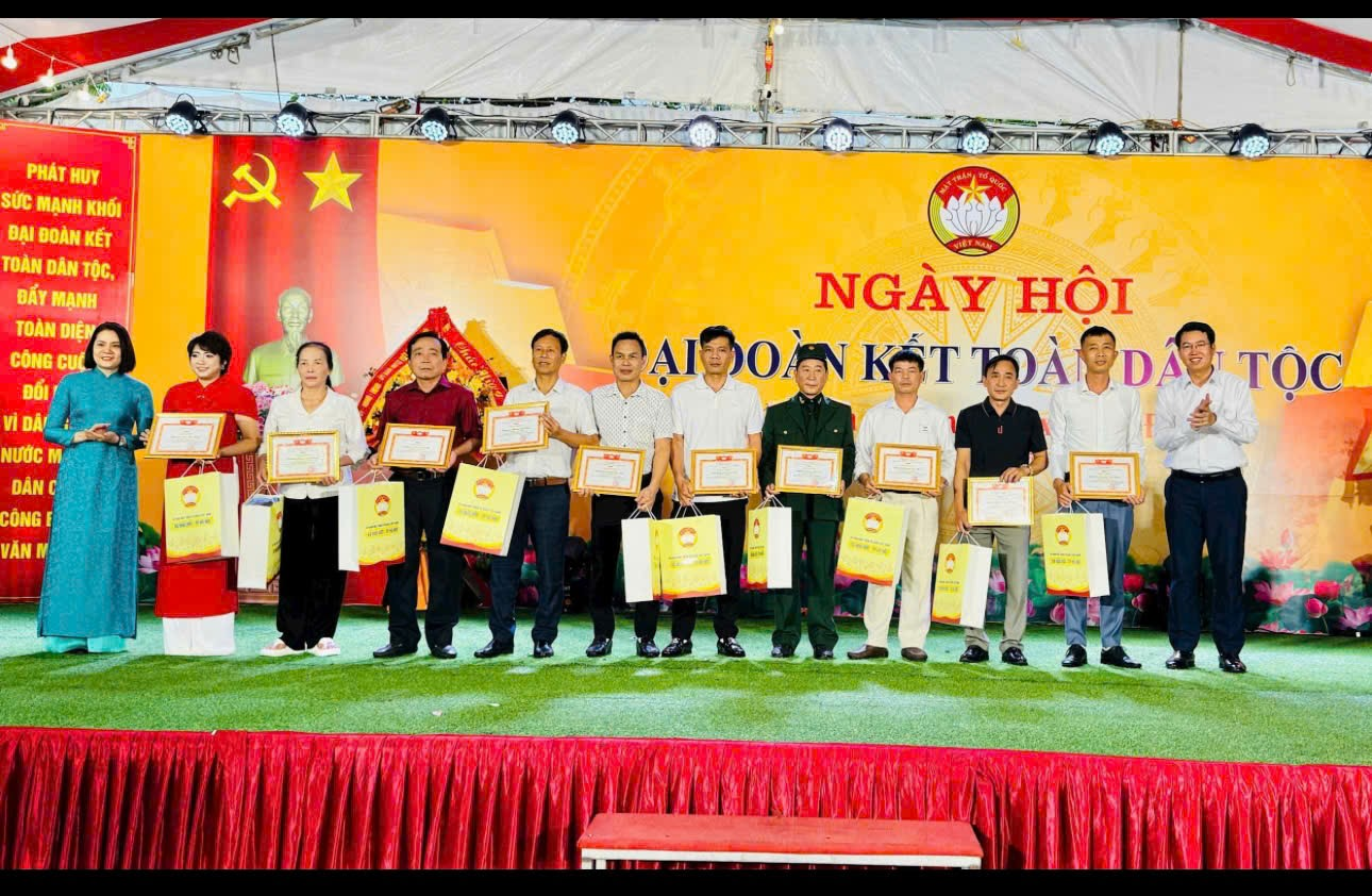 “Người góp phần thay đổi diện mạo quê hương”.- Ảnh 1.