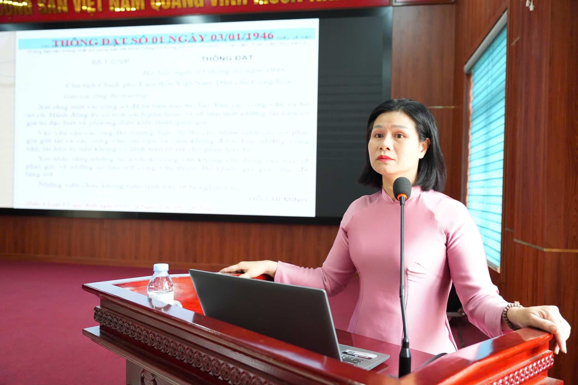 Hơn 100 đại biểu tham dự lớp Tập huấn công tác văn thư, lưu trữ năm 2026.- Ảnh 1.
