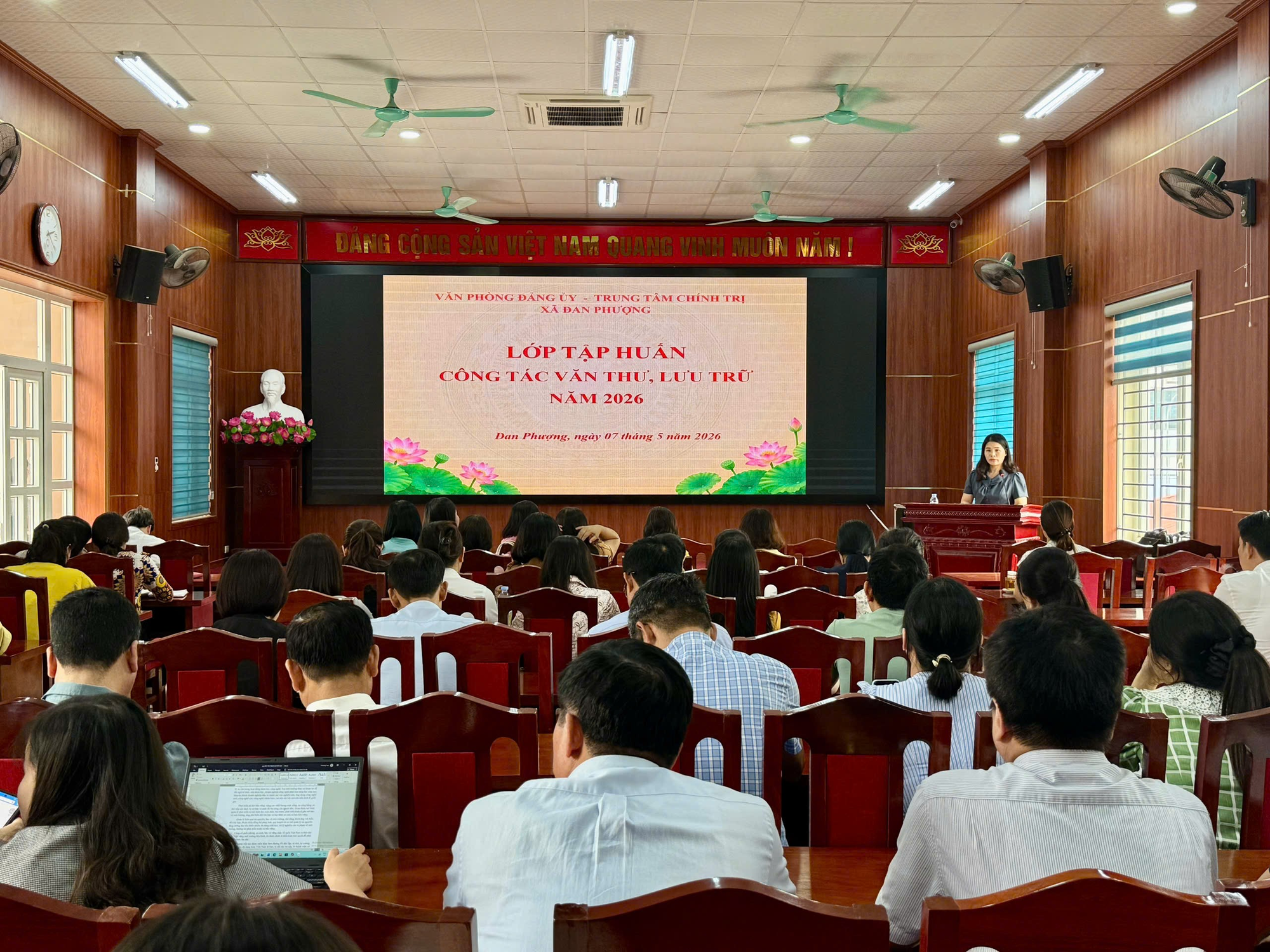Hơn 100 đại biểu tham dự lớp Tập huấn công tác văn thư, lưu trữ năm 2026.- Ảnh 2.