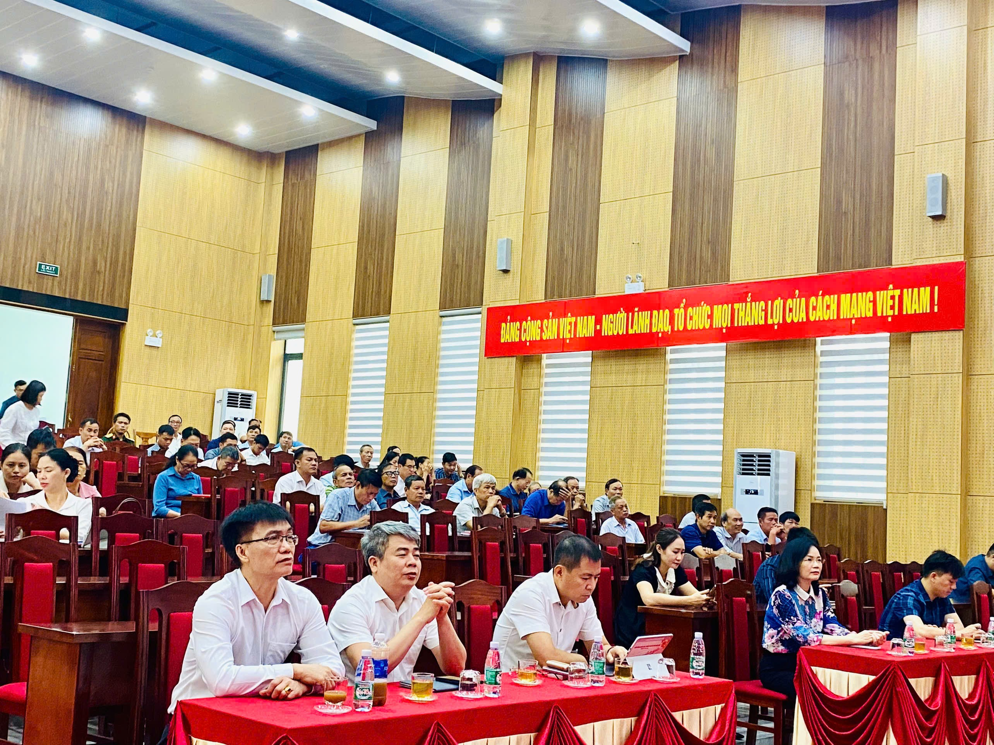 Hội nghị trực tuyến “Triển khai, thi hành Luật Thủ đô và giao ban định kỳ giữa Thành ủy - HĐND - UBND - Ủy ban MTTQ Việt Nam Thành phố Hà Nội với cơ sở- Ảnh 2.