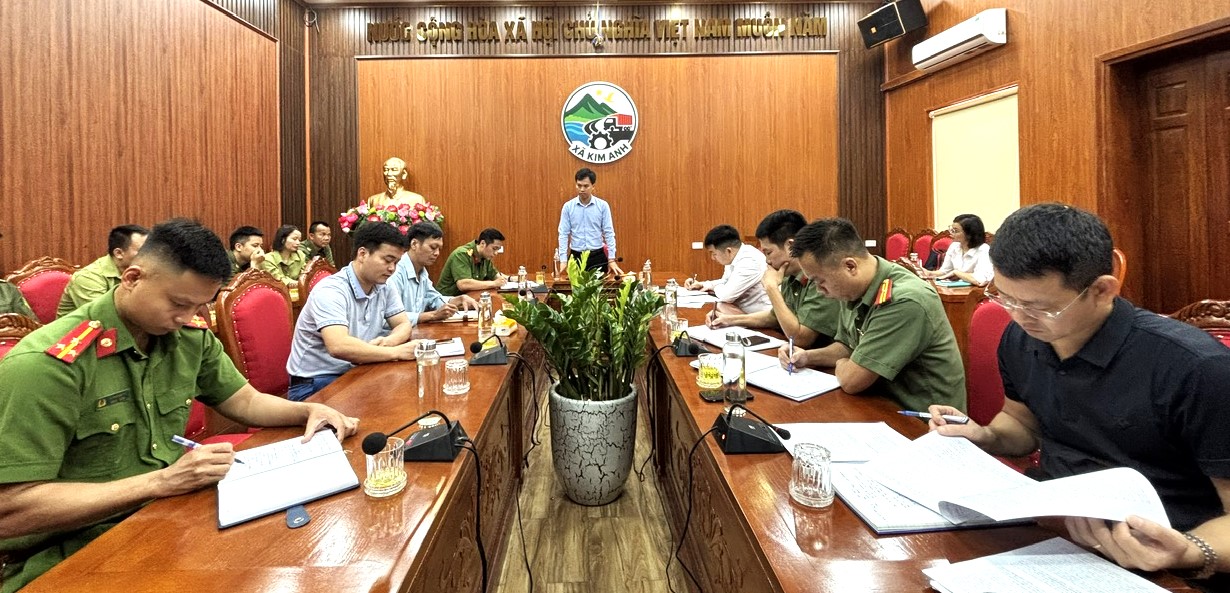 XÃ KIM ANH TỔ CHỨC HỘI NGHỊ TRIỂN KHAI CÁC NỘI DUNG THAM GIA HỘI THI “LỰC LƯỢNG THAM GIA BẢO VỆ AN NINH, TRẬT TỰ CƠ SỞ GIỎI” LẦN THỨ I.- Ảnh 1.