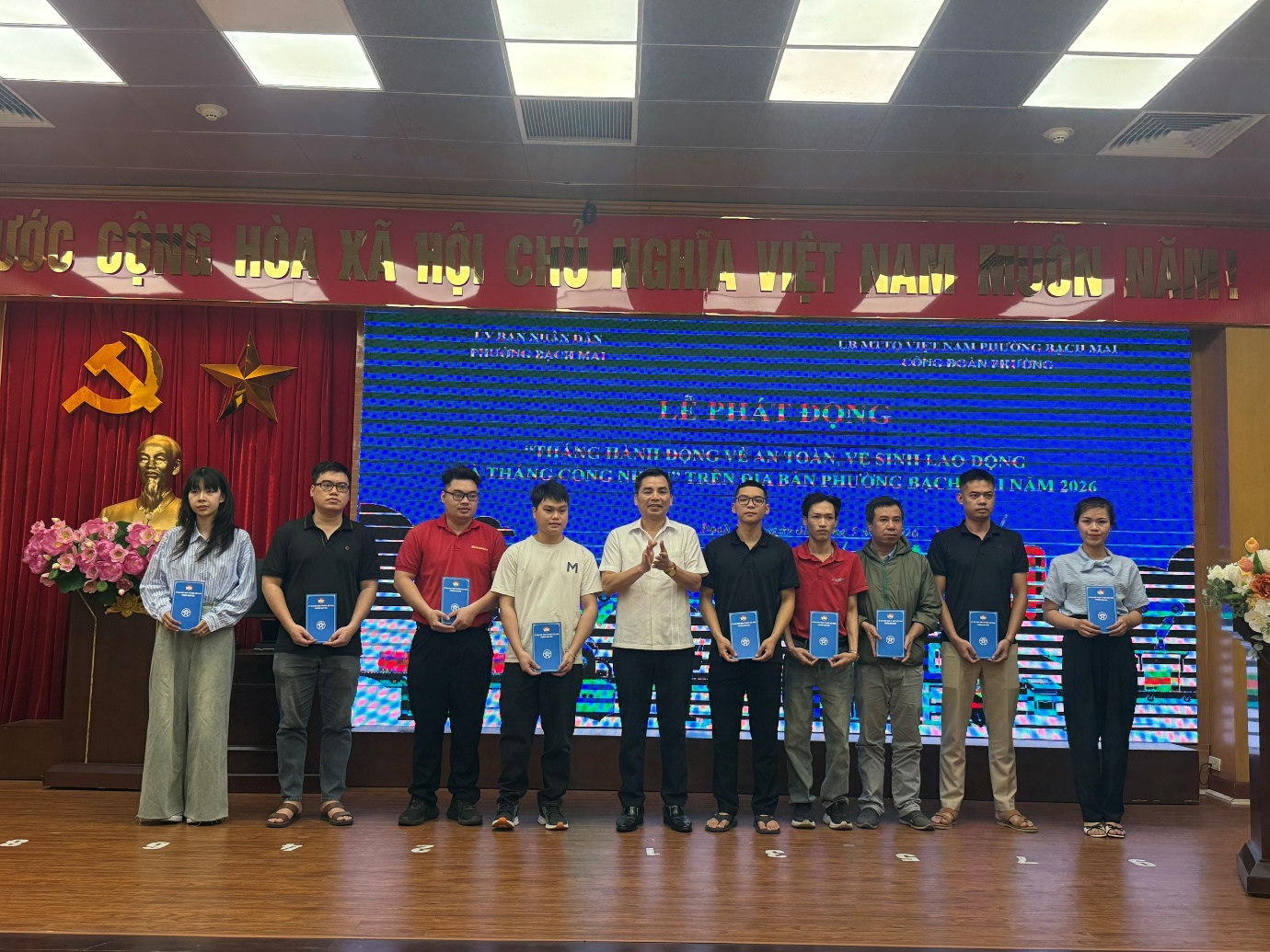 Phường Bạch Mai tổ chức Lễ phát động hưởng ứng Tháng hành động về An toàn - vệ sinh lao động và Tháng công nhân năm 2026 trên địa bàn toàn phường Bạch Mai.- Ảnh 4.