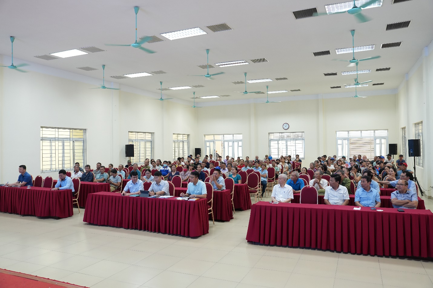 A group of people sitting in a room  AI-generated content may be incorrect.