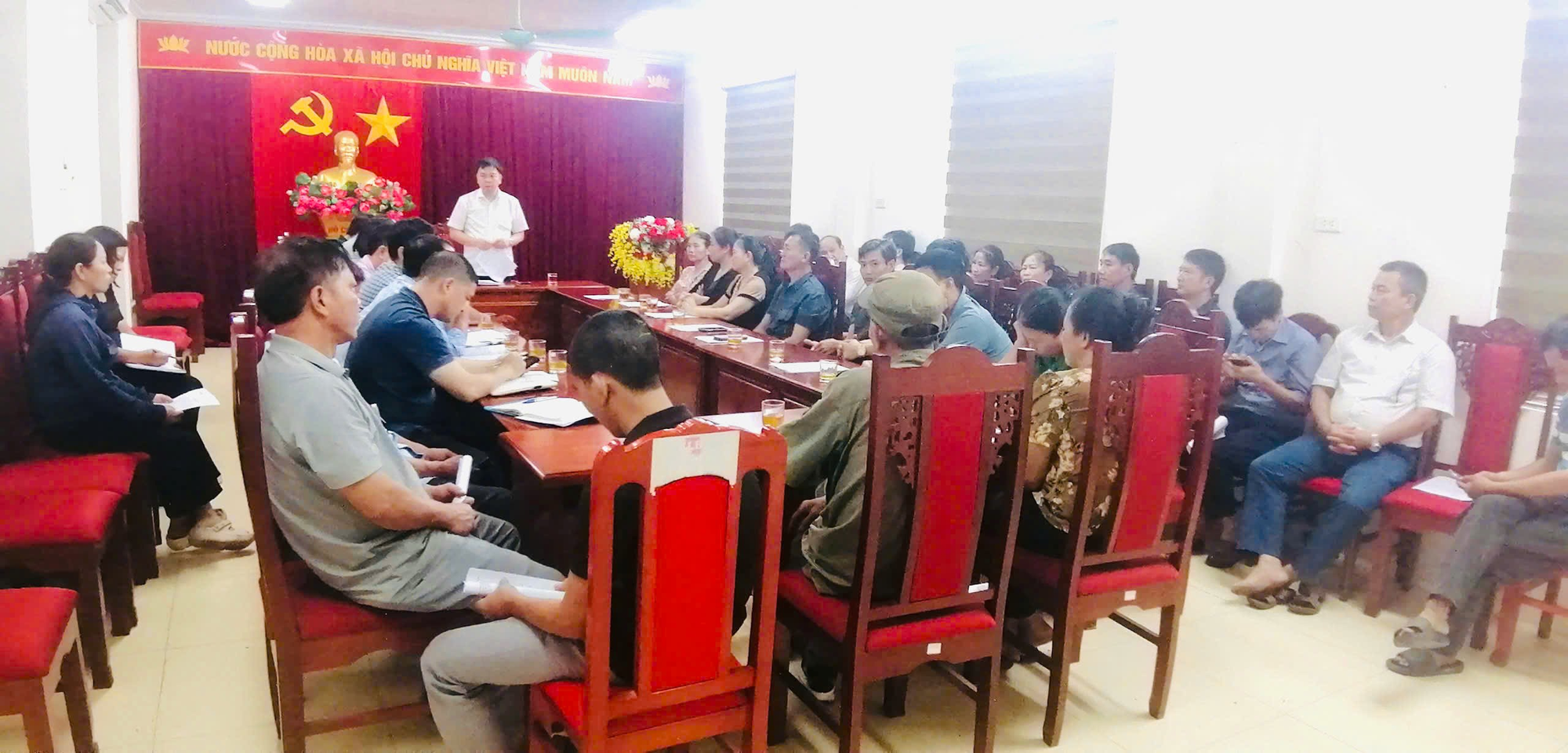 Ngày 07/5/2026 Ủy ban nhân dân xã Hát Môn tổ chức Hội nghị phổ biến, vận động chăm dứt hoạt động của các cơ sở giêt mổ nhỏ lẻ, không đảm bảo quy định.- Ảnh 1.