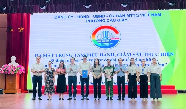 PHƯỜNG CẦU GIẤY: RA MẮT TRUNG TÂM ĐIỀU HÀNH, GIÁM SÁT THỰC HIỆN “5 ĐIỂM NGHẼN” - Ảnh 2.