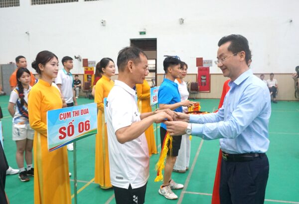 Quảng Bị tham gia tranh tài tại Giải cầu lông gia đình thành phố Hà Nội năm 2026- Ảnh 1.