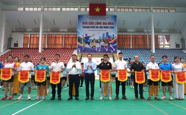 Quảng Bị tham gia tranh tài tại Giải cầu lông gia đình thành phố Hà Nội năm 2026- Ảnh 2.