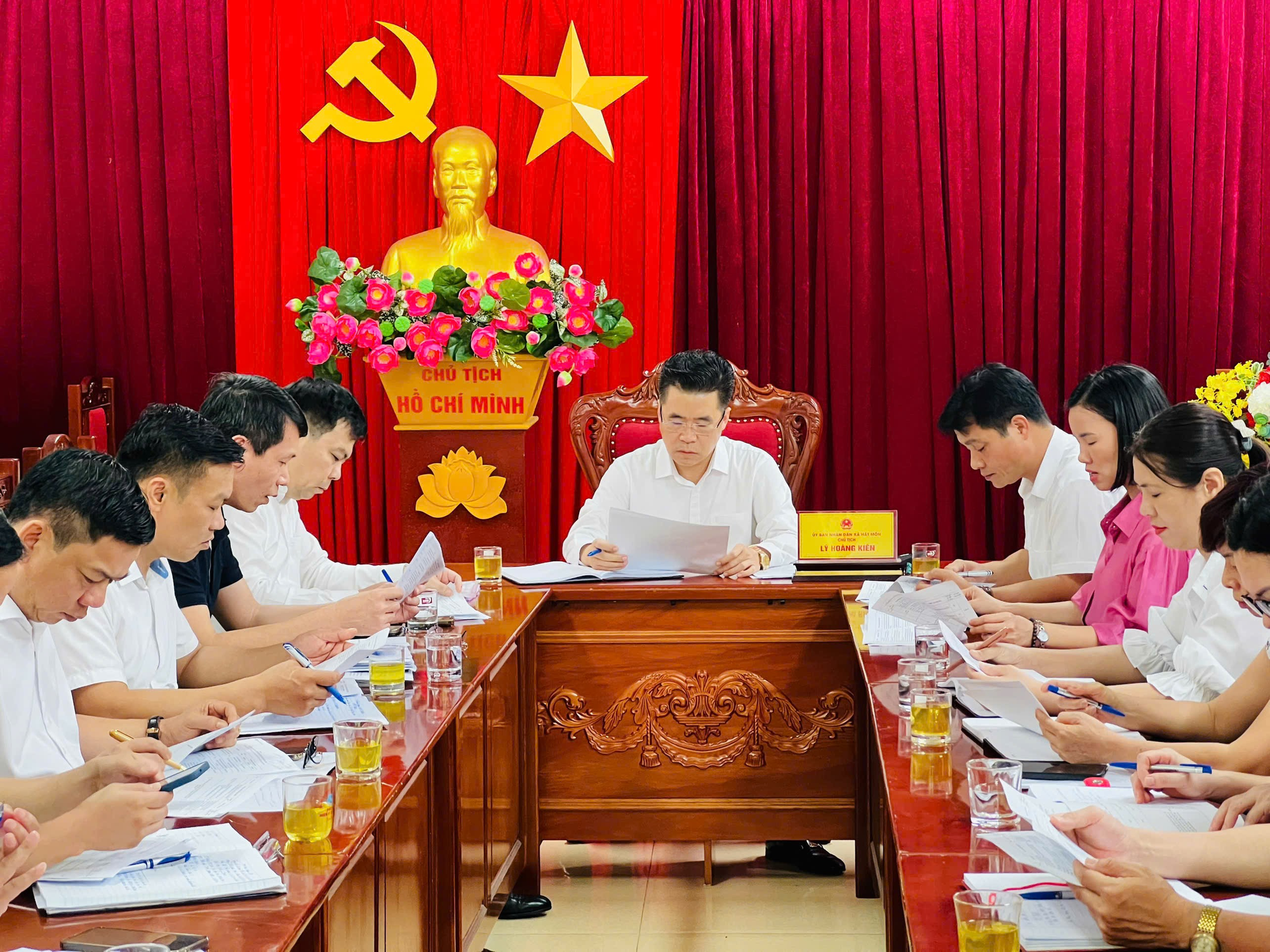 Ngày 08/5/2026 Ủy ban nhân dân xã Hát Môn tổ chức hội nghị rà soát các tiêu chí xây dựng Nông thôn mới trên địa bàn xã .- Ảnh 1.
