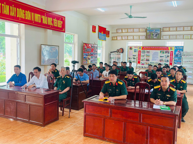 Đoàn công tác xã Ô Diên tổ chức thăm hỏi, động viên chiến sĩ mới nhập ngũ năm 2026- Ảnh 1.