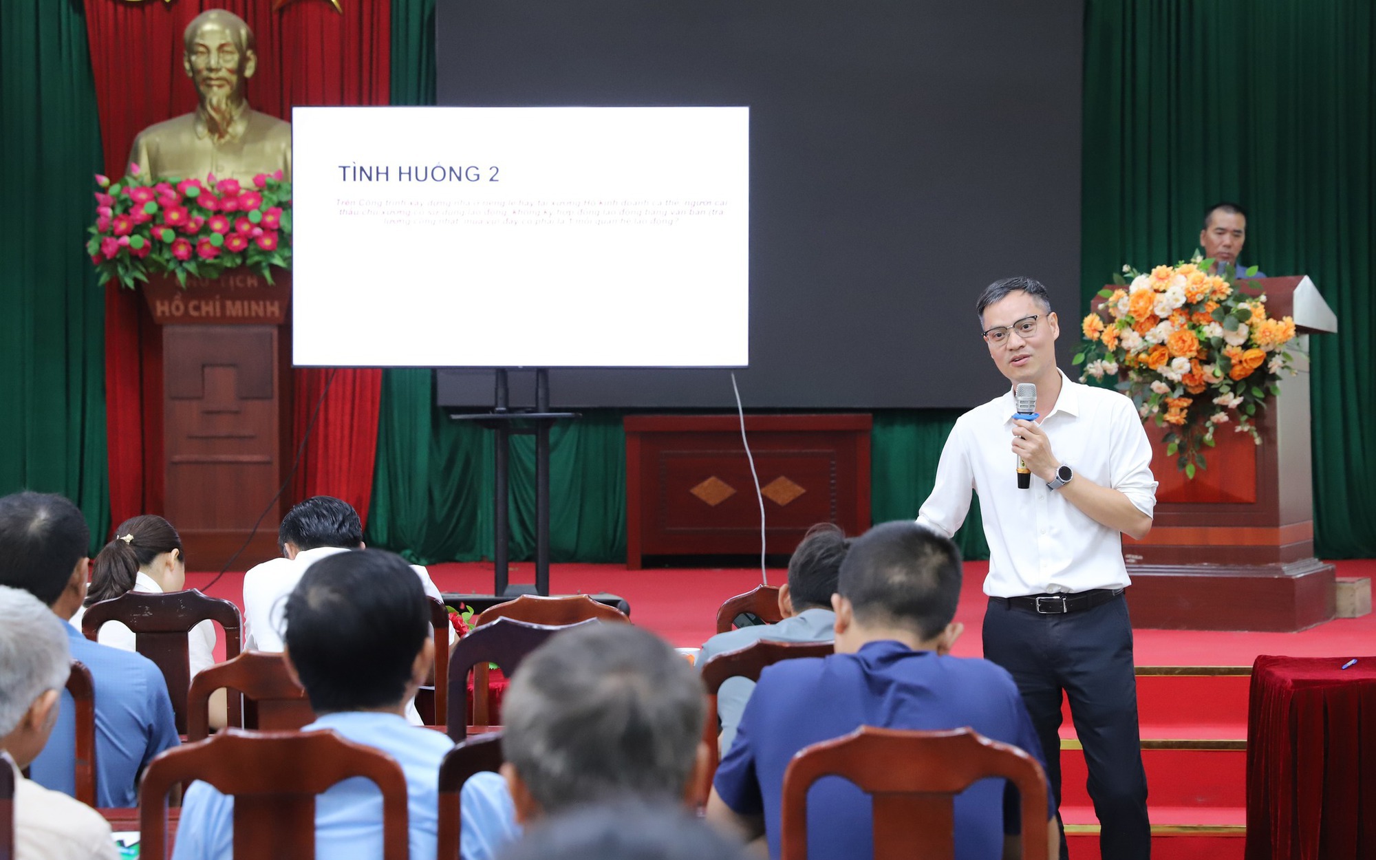 UBND xã Thượng Phúc tổ chức tập huấn an toàn, vệ sinh lao động cho người lao động làm việc không theo hợp đồng lao động năm 2026