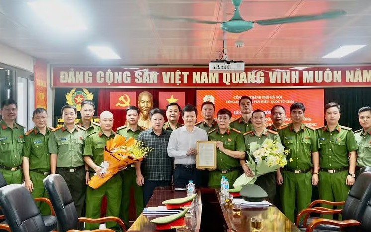 CÔNG AN PHƯỜNG VĂN MIẾU - QUỐC TỬ GIÁM NHẬN THƯ KHEN VỀ THÀNH TÍCH XUẤT SẮC TRONG ĐẤU TRANH PHÒNG CHỐNG TỘI PHẠM MA TÚY