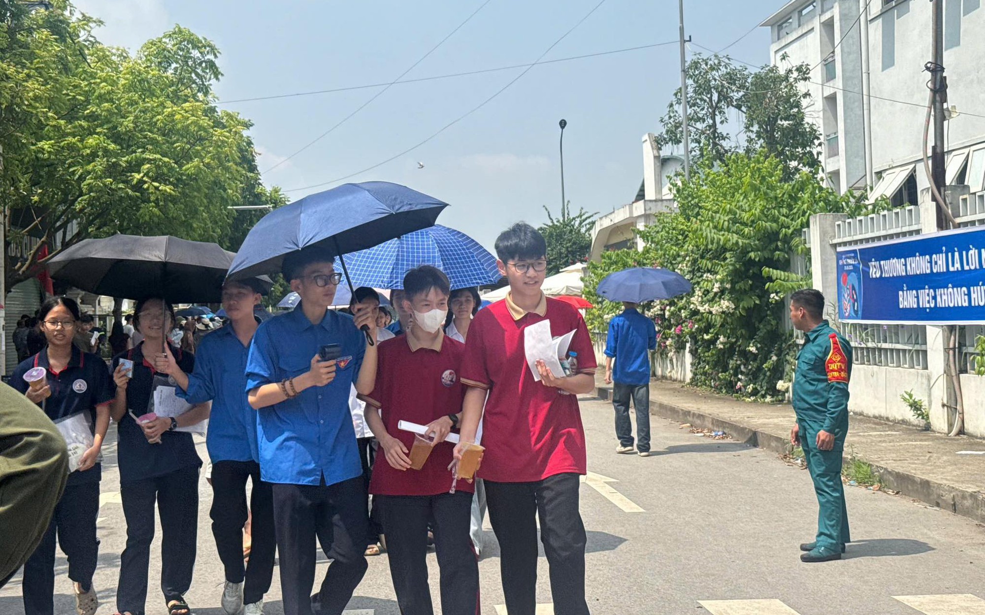 Quang Minh: Ngày thi đầu tiên vào lớp 10 diễn ra an toàn, nghiêm túc, đúng quy chế