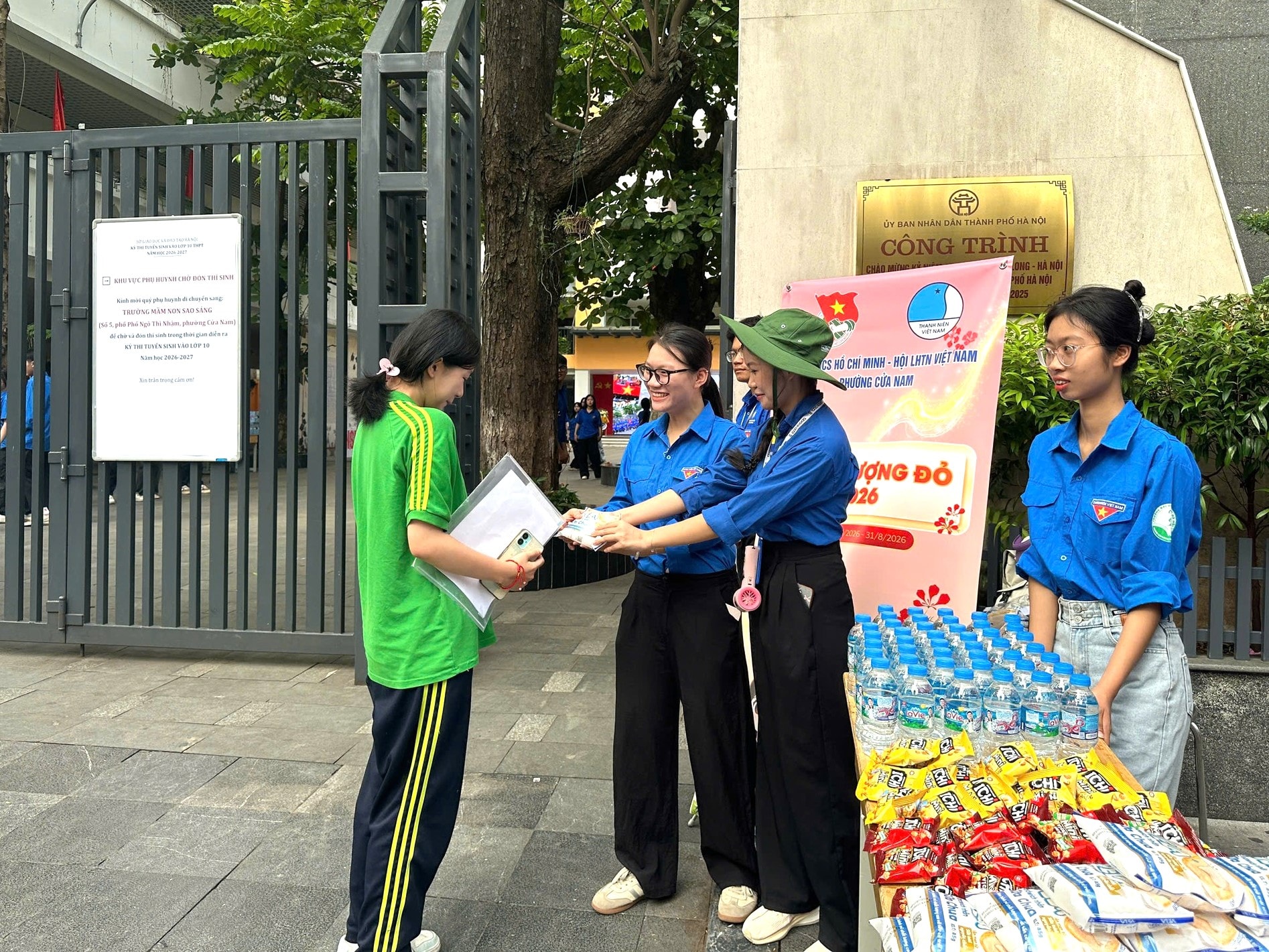 Phường Cửa Nam đồng hành cùng thí sinh và phụ huynh trong kỳ thi vào lớp 10 THPT- Ảnh 2.