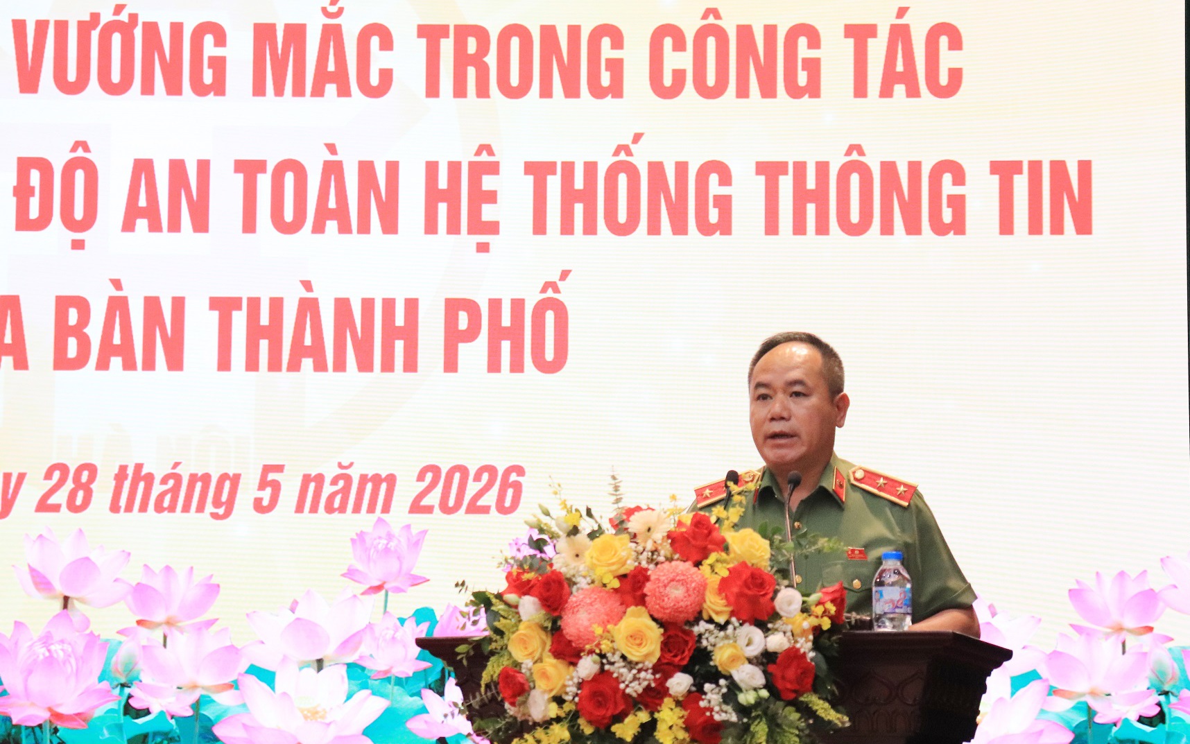 Trung tướng Nguyễn Thanh Tùng, Uỷ viên Ban Thường vụ Thành uỷ, Bí thư Đảng uỷ, Giám đốc CATP - Phó Trưởng Tiểu ban An ninh mạng Thành phố kết luận hội nghị