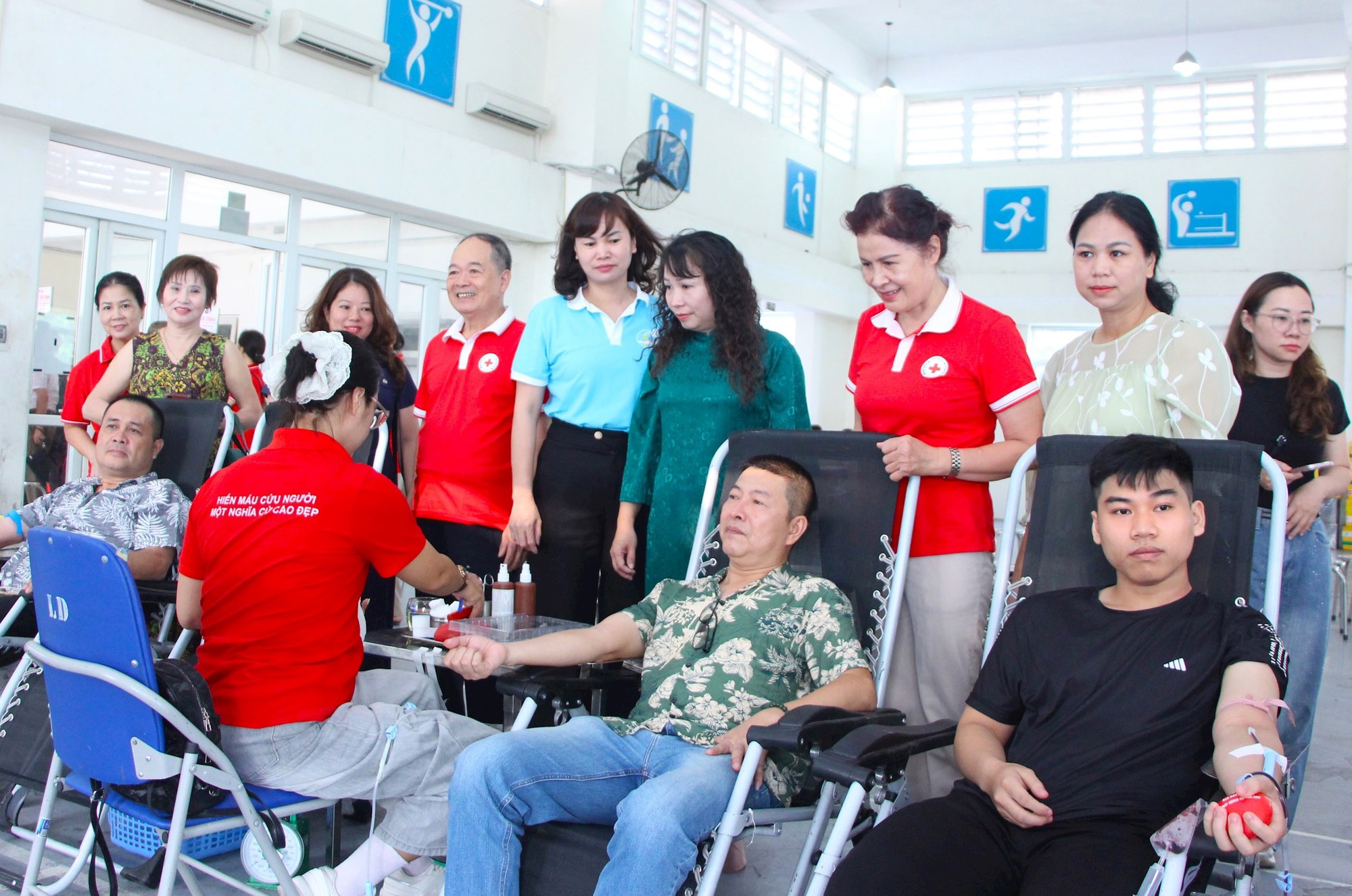 Phường Giảng Võ: Gần 500 đơn vị máu được hiến tặng trong ngày hội hiến máu tình nguyện- Ảnh 2.