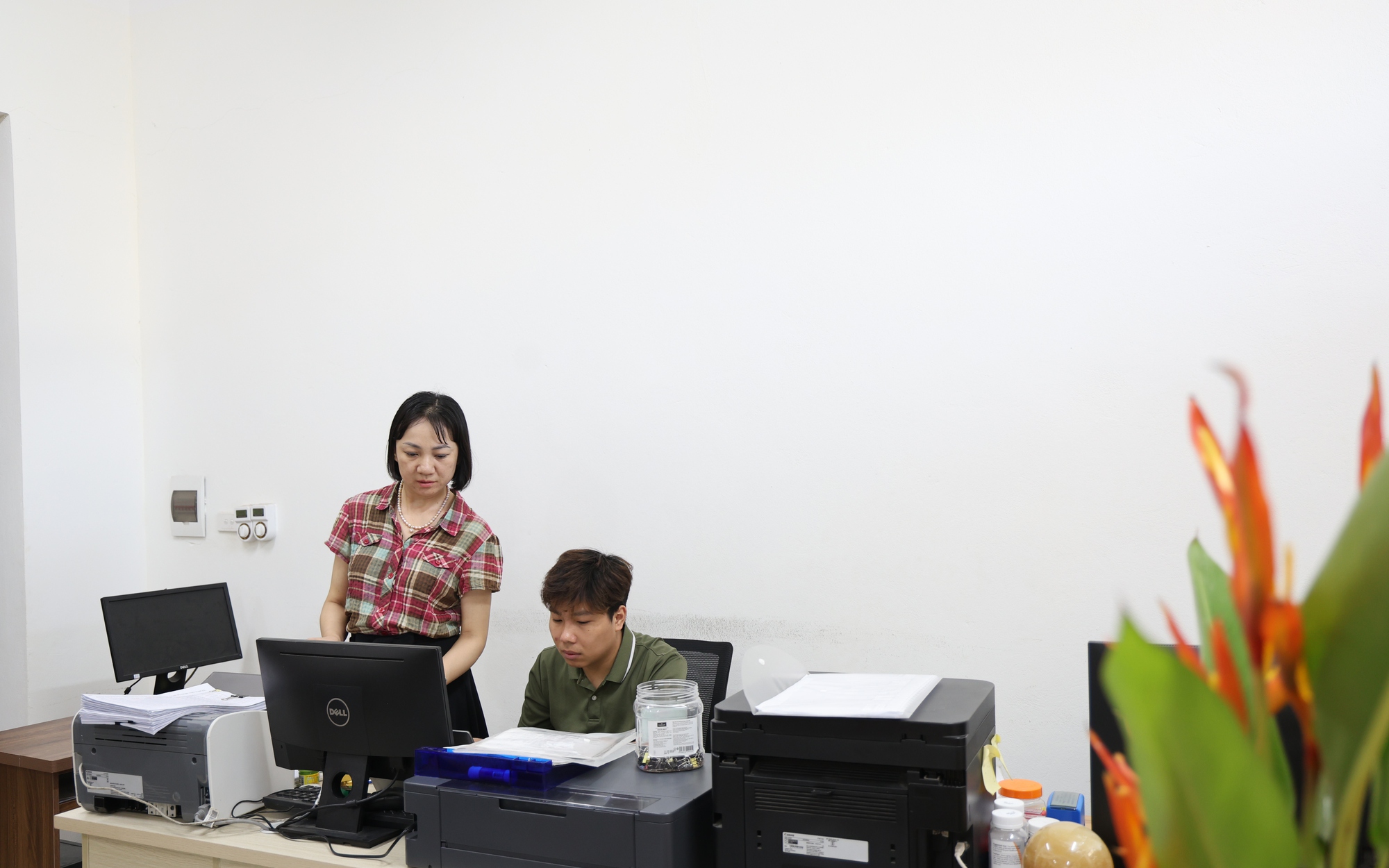 Xã Tam Hưng khẩn trương hoàn thiện dữ liệu đảng viên phục vụ chuyển đổi số trong công tác xây dựng Đảng