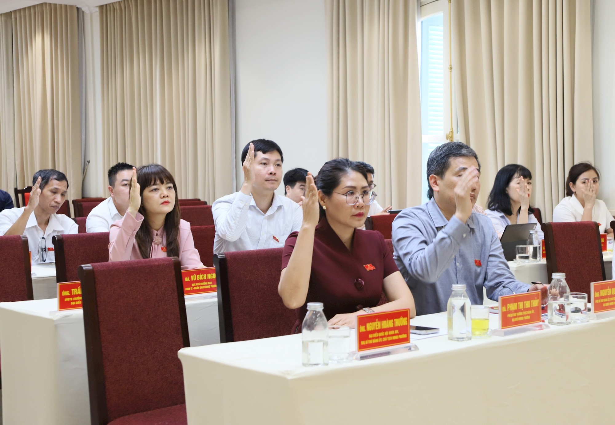 HĐND phường Cửa Nam kiện toàn nhân sự chủ chốt và chất vấn về giải quyết các điểm nghẽn- Ảnh 2.