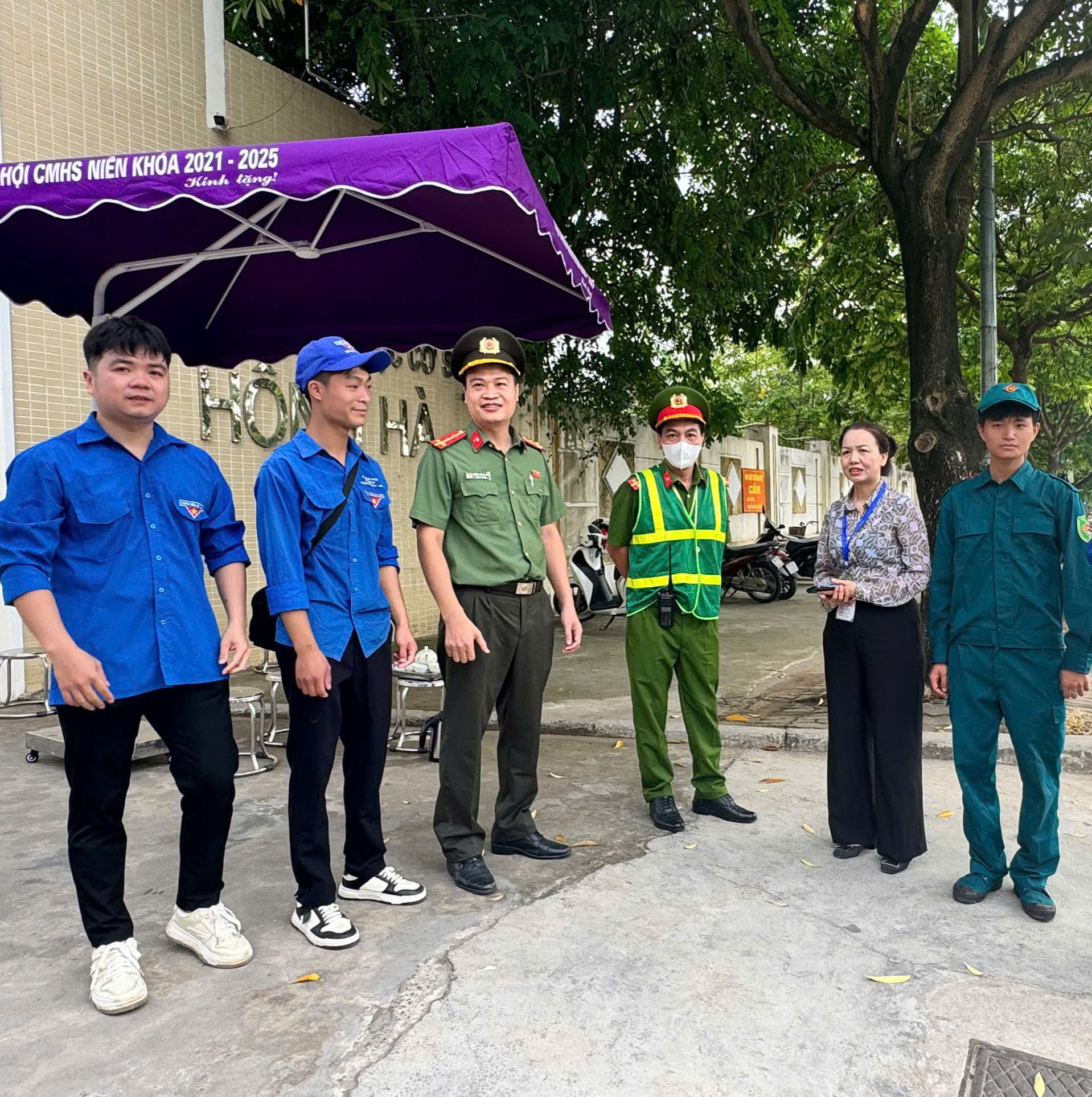 Kỳ thi tuyển sinh vào lớp 10 THPT năm học 2026-2027 trên địa bàn xã Ô Diên diễn ra an toàn, nghiêm túc- Ảnh 2.