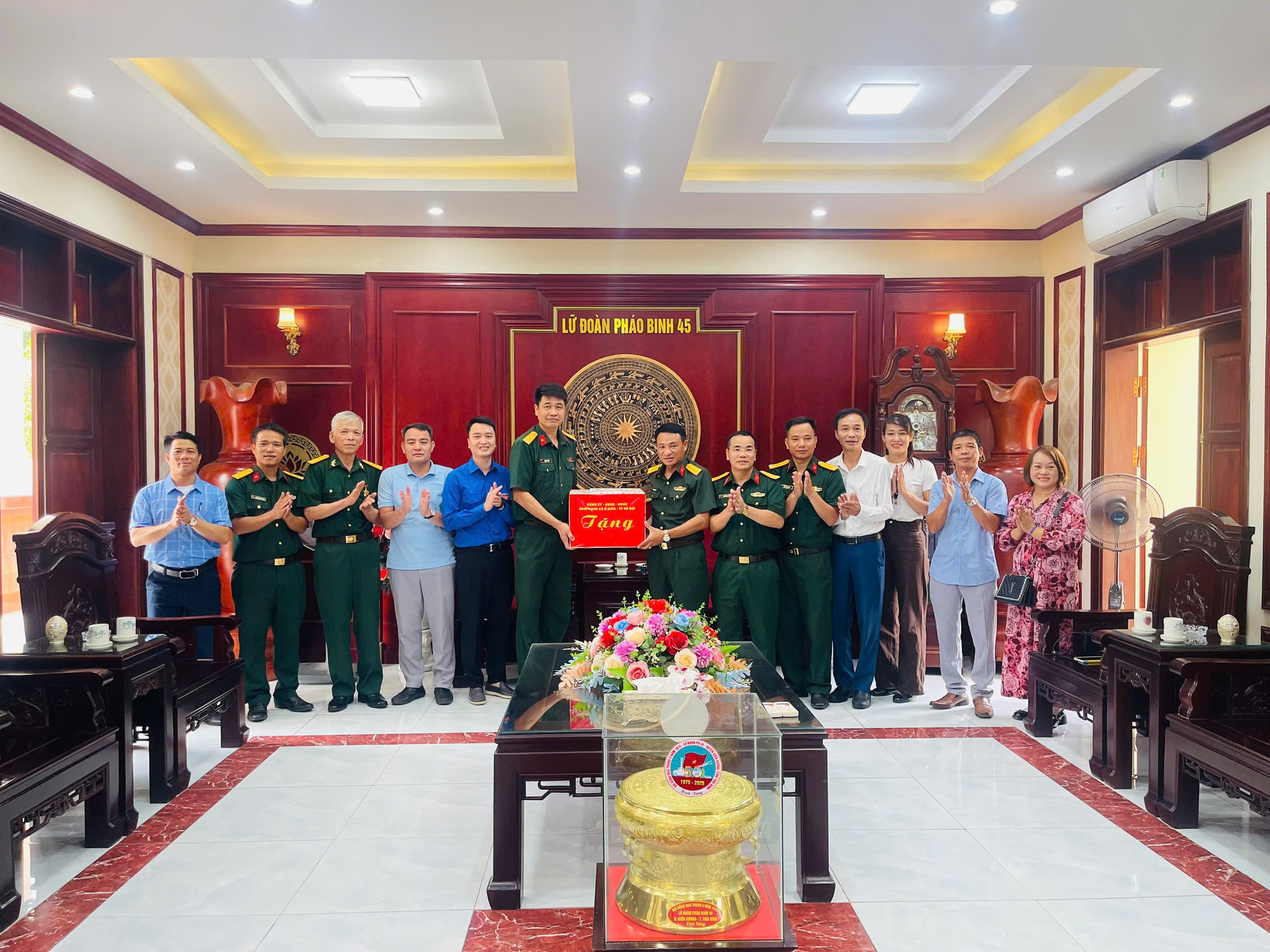Đoàn công tác xã Ô Diên tổ chức thăm hỏi, động viên chiến sĩ mới nhập ngũ năm 2026- Ảnh 4.