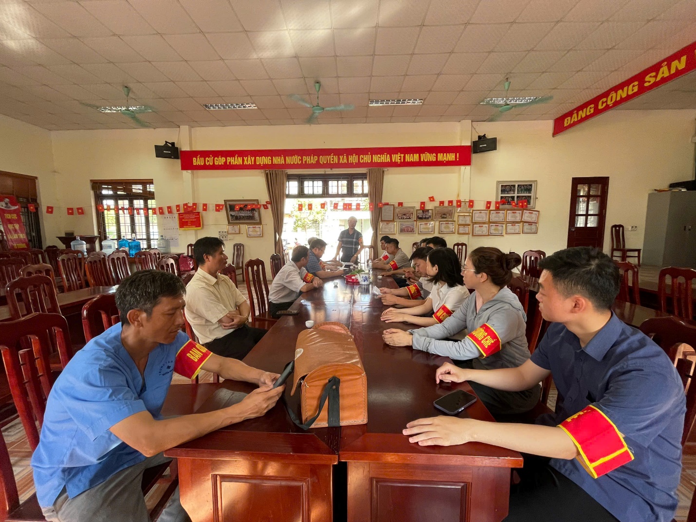 Hoài Đức thực hiện cưỡng chế kiểm đếm bắt buộc để thực hiện dự án khu đấu giá quyền sử dụng đất thôn Chiền- Ảnh 1.