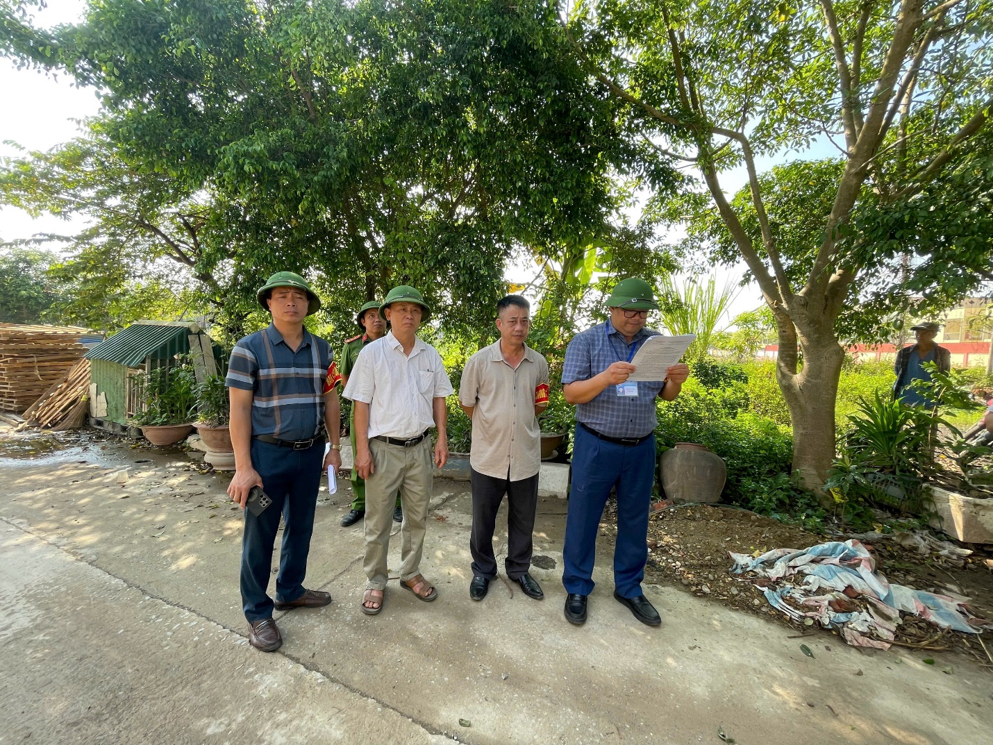 Hoài Đức thực hiện cưỡng chế kiểm đếm bắt buộc để thực hiện dự án khu đấu giá quyền sử dụng đất thôn Chiền- Ảnh 3.