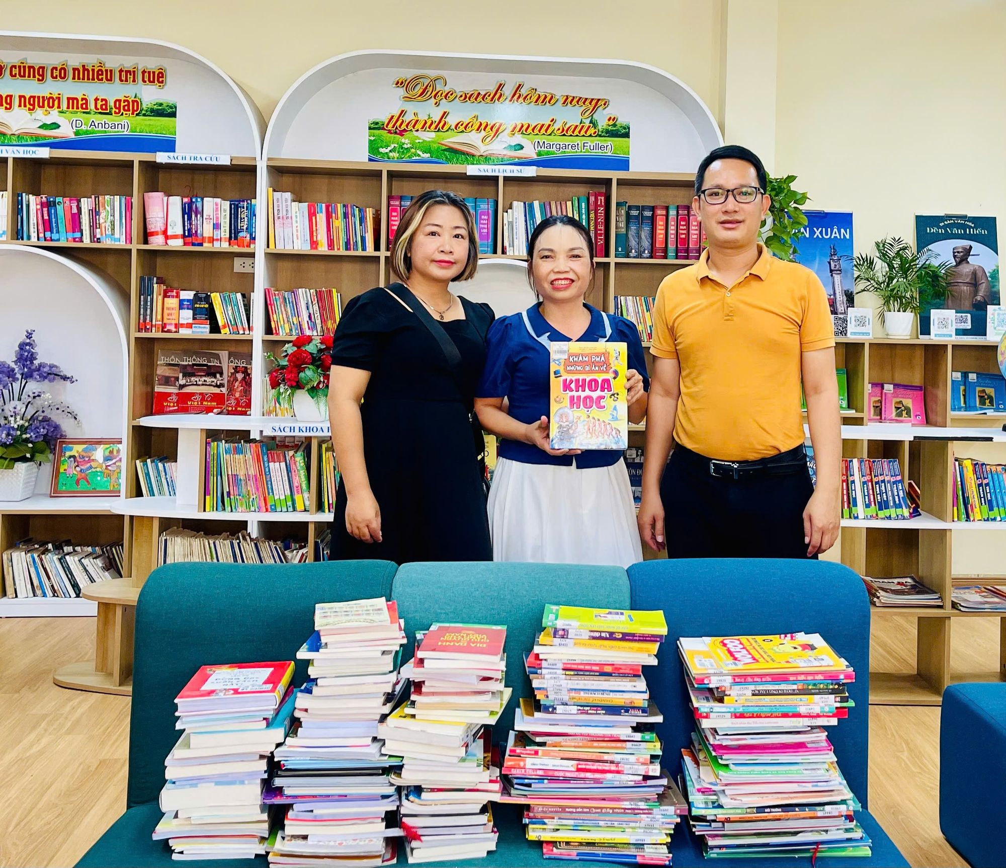 Trung tâm Văn hóa và Thư viện thành phố luân chuyển sách về các trường học đợt 1 trên địa bàn xã Ô Diên- Ảnh 4.