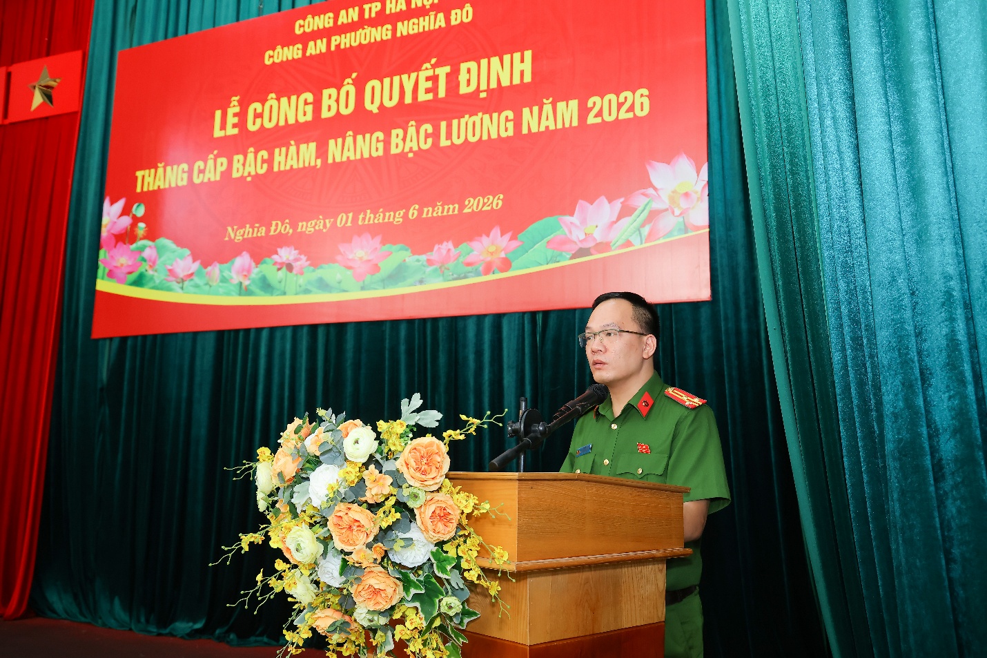 Công an phường Nghĩa Đô: Lễ công bố Quyết định thăng cấp bậc hàm, nâng bậc lương năm 2026- Ảnh 3.