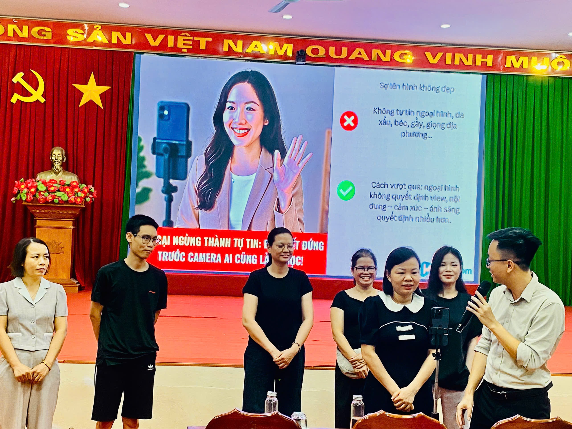 Xã Ô Diên tập huấn kỹ năng bán hàng và quảng bá sản phẩm trên nền tảng số cho các hộ kinh doanh- Ảnh 2.