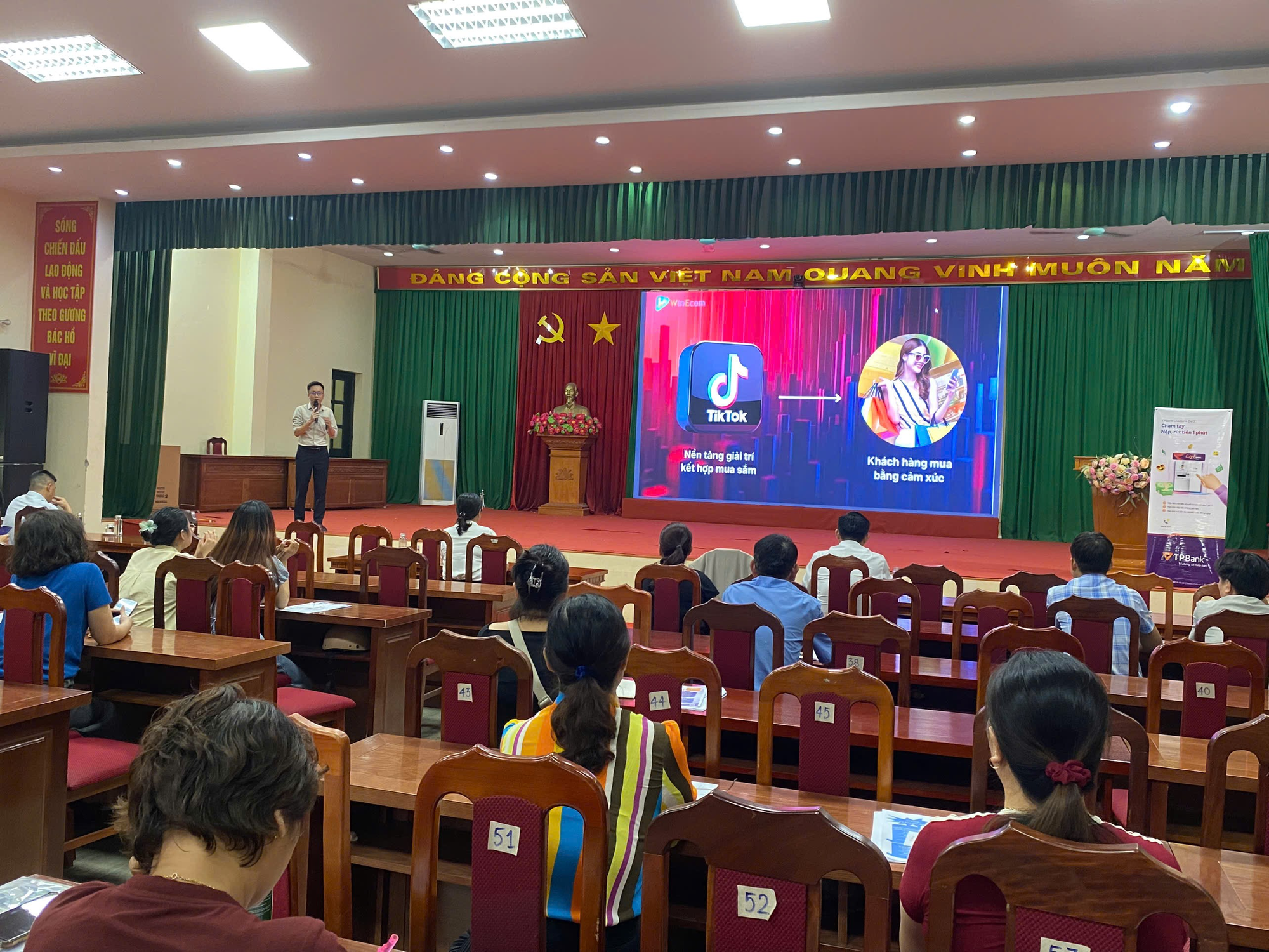 Xã Ô Diên tập huấn kỹ năng bán hàng và quảng bá sản phẩm trên nền tảng số cho các hộ kinh doanh- Ảnh 3.