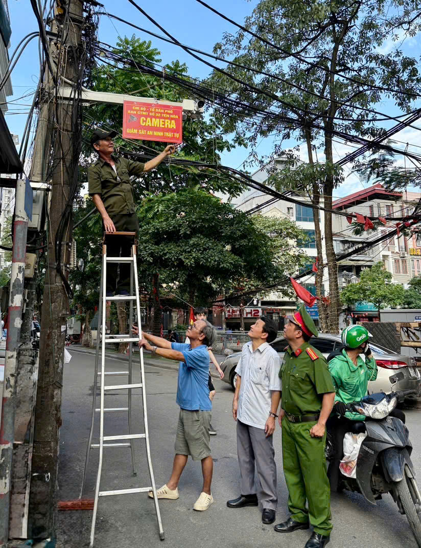 Phường Yên Hòa lan tỏa mô hình xã hội hóa lắp đặt camera AI bảo đảm an ninh, trật tự tại cơ sở- Ảnh 2.