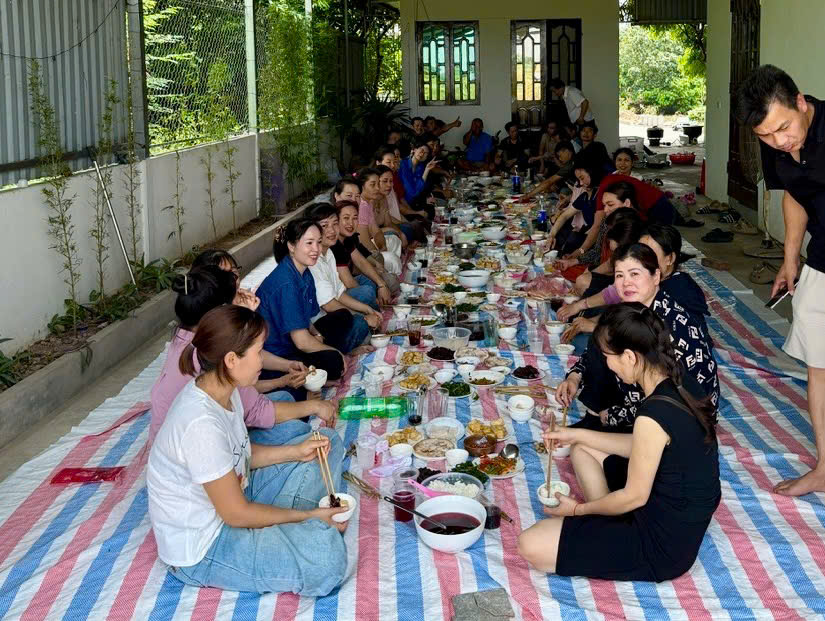 Xã Tiến Thắng: Lan tỏa yêu thương từ bếp cơm miễn phí tiếp sức mùa thi- Ảnh 1.