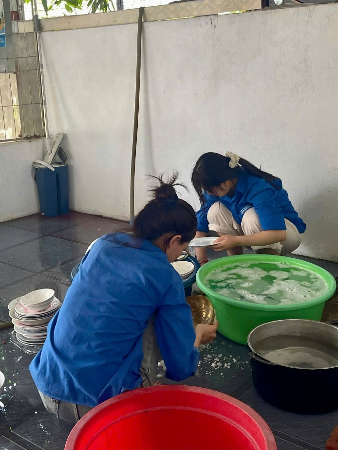 Xã Tiến Thắng: Lan tỏa yêu thương từ bếp cơm miễn phí tiếp sức mùa thi- Ảnh 3.