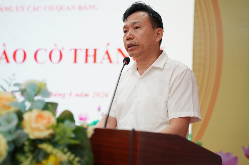 Đảng ủy các cơ quan Đảng xã Kim Anh tổ chức chào cờ đầu tuần, triển khai nhiệm vụ trọng tâm tháng 6- Ảnh 2.