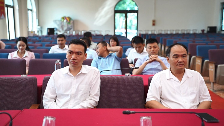 Đảng ủy các cơ quan Đảng xã Kim Anh tổ chức chào cờ đầu tuần, triển khai nhiệm vụ trọng tâm tháng 6- Ảnh 3.