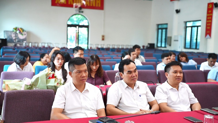Đảng ủy các cơ quan Đảng xã Kim Anh tổ chức chào cờ đầu tuần, triển khai nhiệm vụ trọng tâm tháng 6- Ảnh 5.