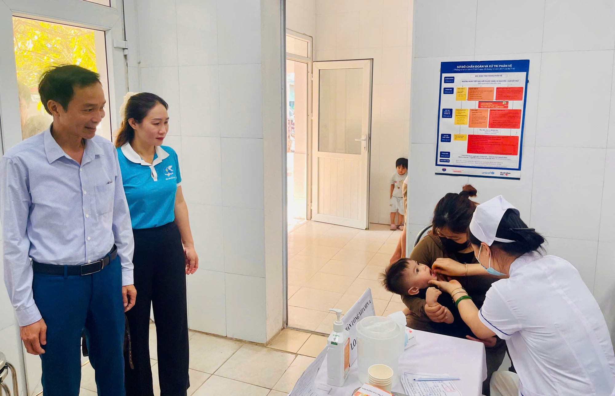 Hơn 3.000 trẻ em xã Ô Diên được uống Vitamin A miễn phí nhân Ngày Vi chất dinh dưỡng- Ảnh 2.