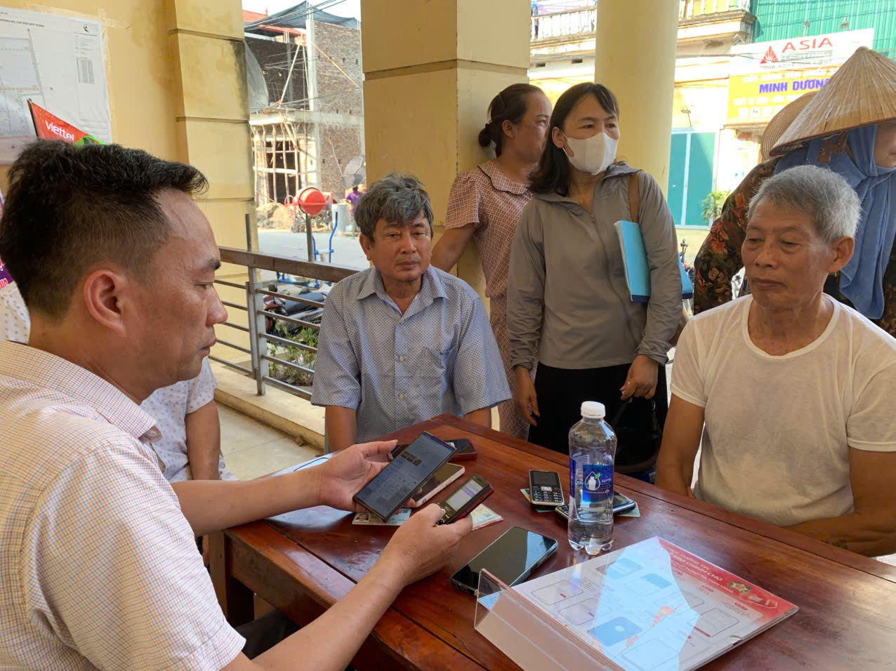 Thượng Phúc triển khai "Bình dân học vụ số", đưa công nghệ số đến từng thôn, cụm dân cư- Ảnh 3.