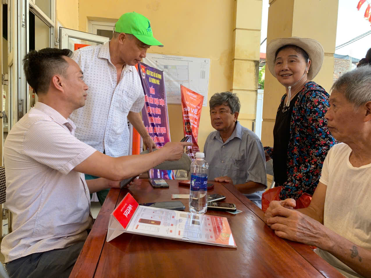Thượng Phúc triển khai "Bình dân học vụ số", đưa công nghệ số đến từng thôn, cụm dân cư- Ảnh 4.