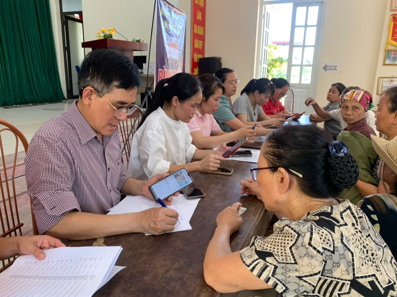 Thượng Phúc triển khai "Bình dân học vụ số", đưa công nghệ số đến từng thôn, cụm dân cư- Ảnh 5.