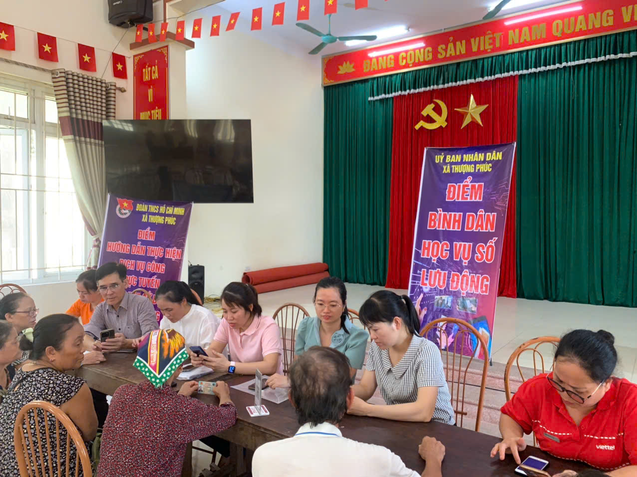 Thượng Phúc triển khai "Bình dân học vụ số", đưa công nghệ số đến từng thôn, cụm dân cư- Ảnh 9.