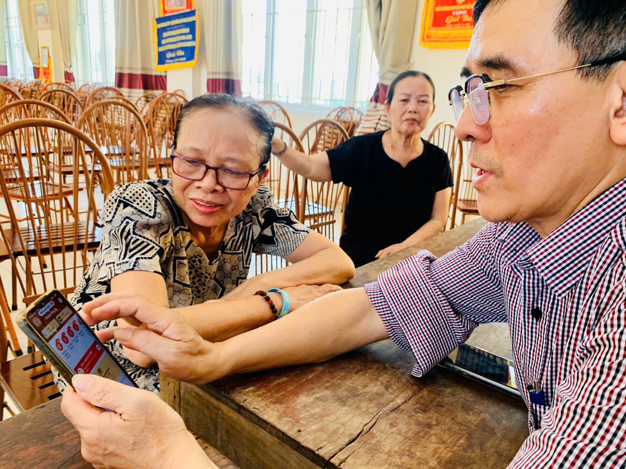Thượng Phúc triển khai "Bình dân học vụ số", đưa công nghệ số đến từng thôn, cụm dân cư- Ảnh 11.