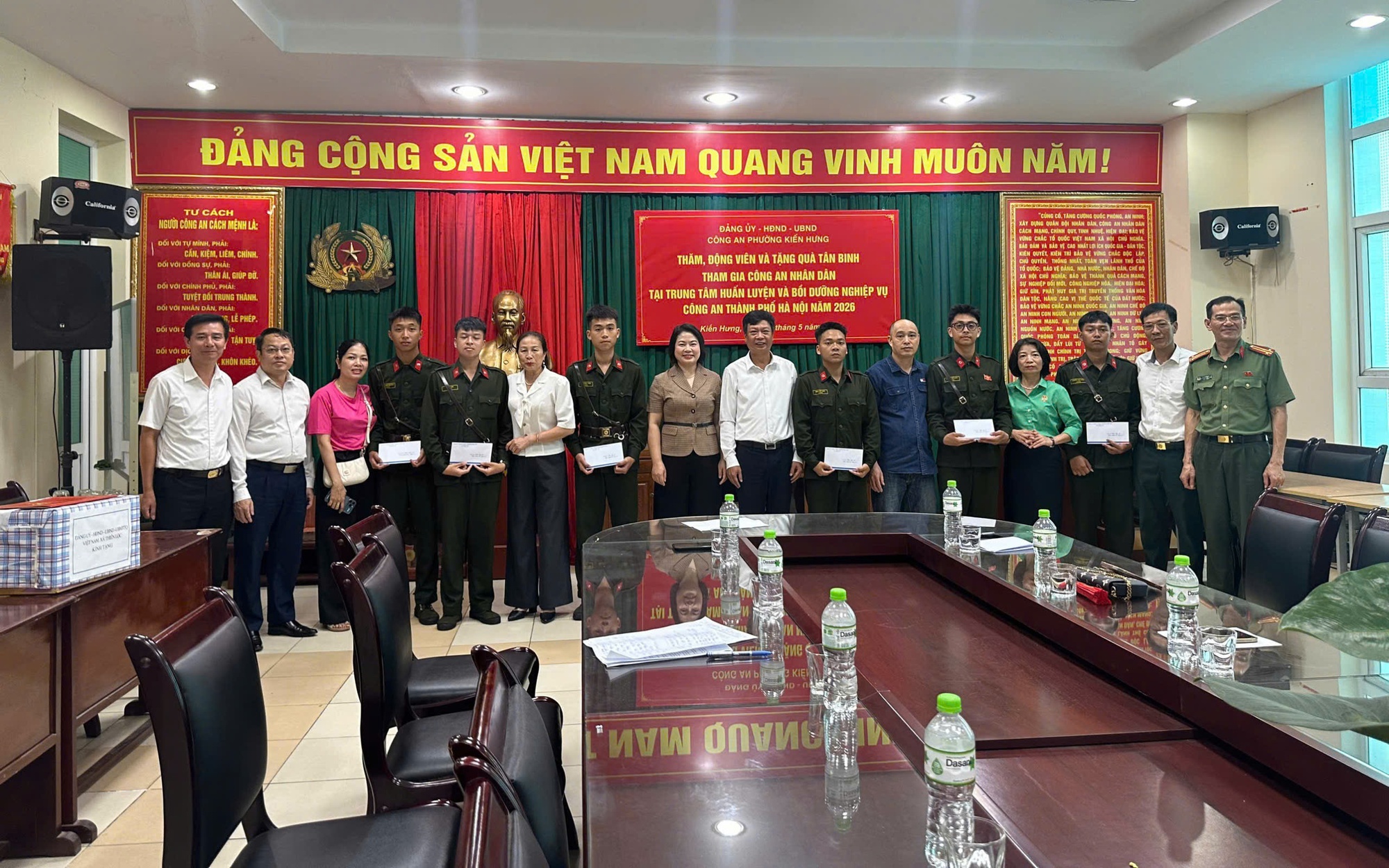 Xã Thiên Lộc tổ chức 4 đoàn thăm, động viên chiến sĩ mới nhập ngũ năm 2026